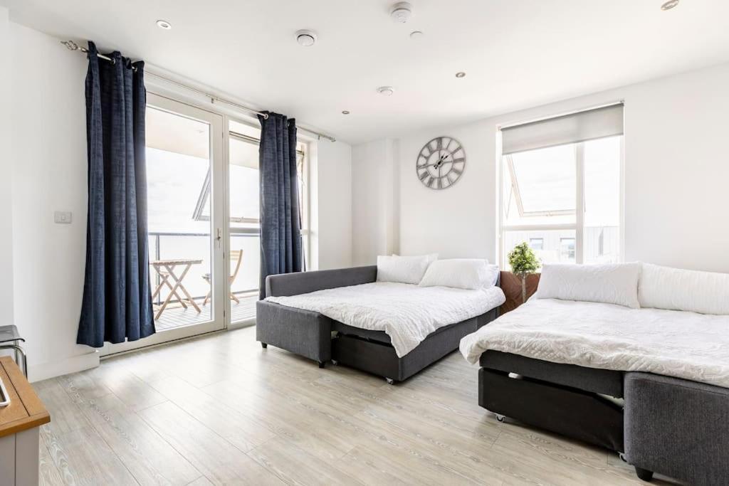 Stylish & Comfortable Top-Floor Flat In Harrow London Ngoại thất bức ảnh