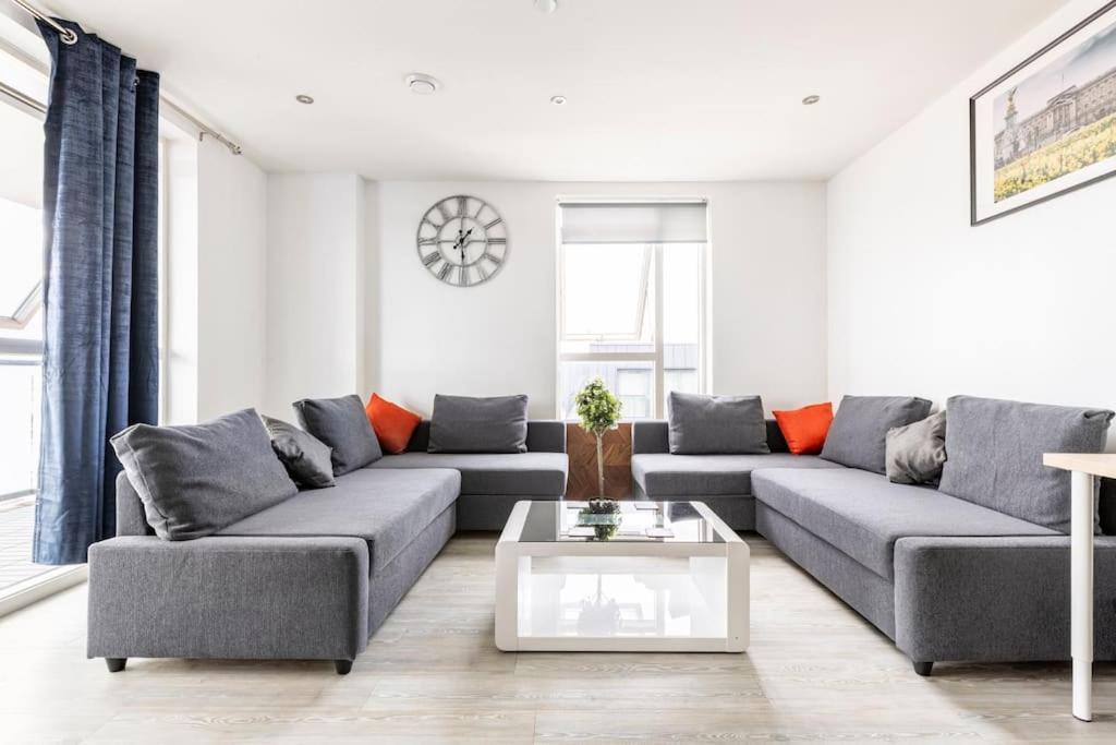 Stylish & Comfortable Top-Floor Flat In Harrow London Ngoại thất bức ảnh