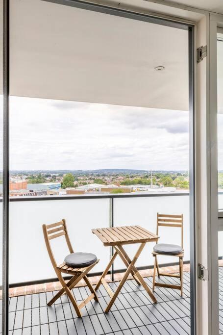 Stylish & Comfortable Top-Floor Flat In Harrow London Ngoại thất bức ảnh