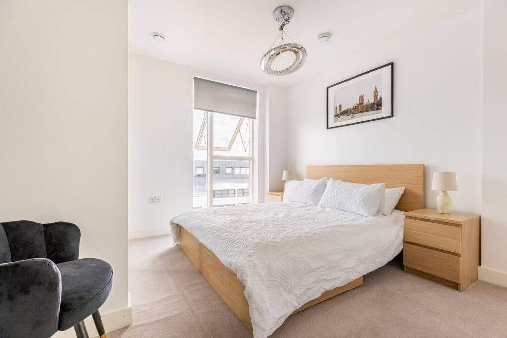 Stylish & Comfortable Top-Floor Flat In Harrow London Ngoại thất bức ảnh