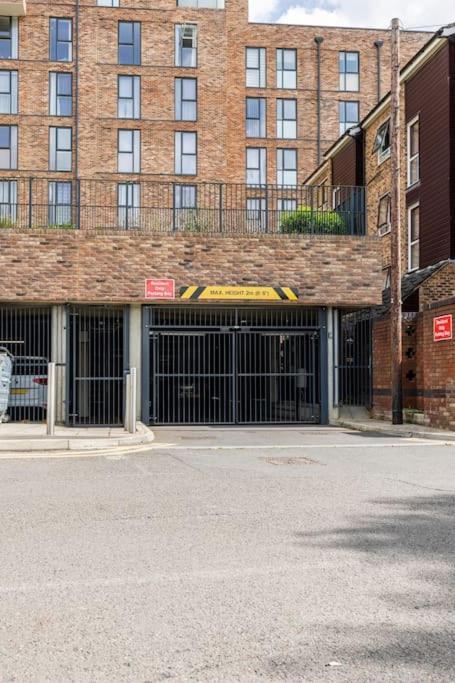 Stylish & Comfortable Top-Floor Flat In Harrow London Ngoại thất bức ảnh
