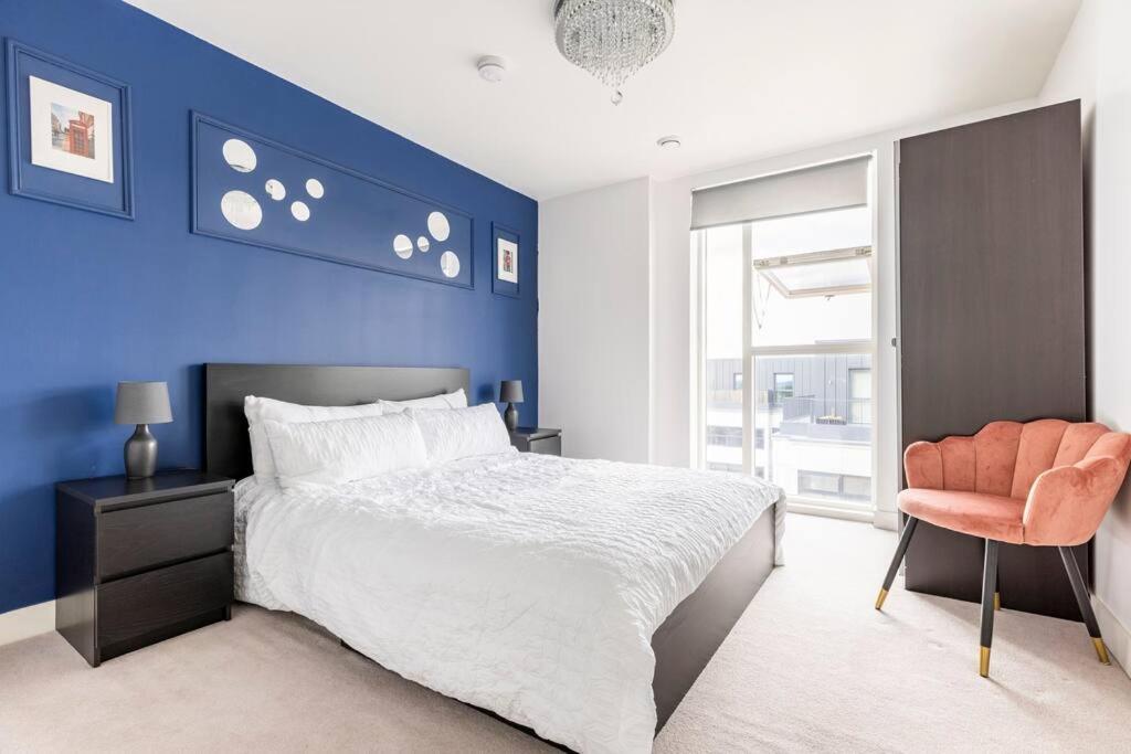 Stylish & Comfortable Top-Floor Flat In Harrow London Ngoại thất bức ảnh